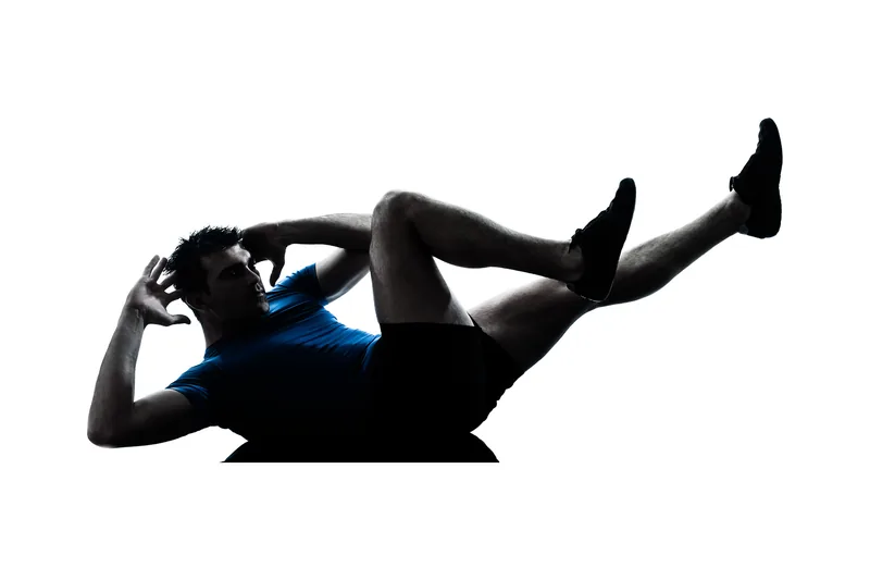 Silhouette d'un homme qui fait des redressements assis, coude vers le genou.